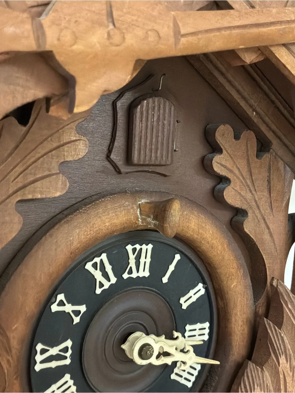 E Schmeckenbecher 1970 Black Forest 8 Day Cuckoo Clock Deer Rabbit Pheasant Guns